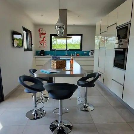 Magnifique Villa 5 Etoiles Avec Piscine Proche Futuroscope & Golf Вилла *