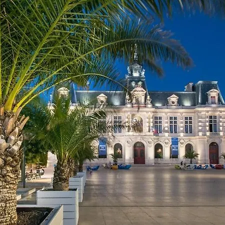 Magnifique Villa 5 Etoiles Avec Piscine Proche Futuroscope & Golf Вилла *